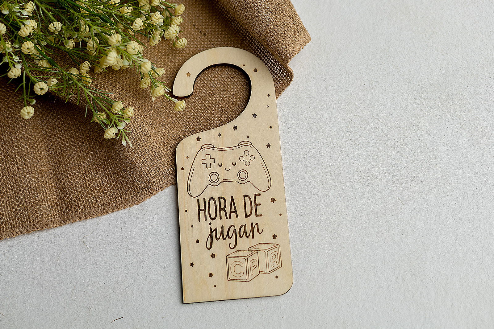 Colgador de puerta gamer de madera Hora de Jugar con mando de consola divertido.