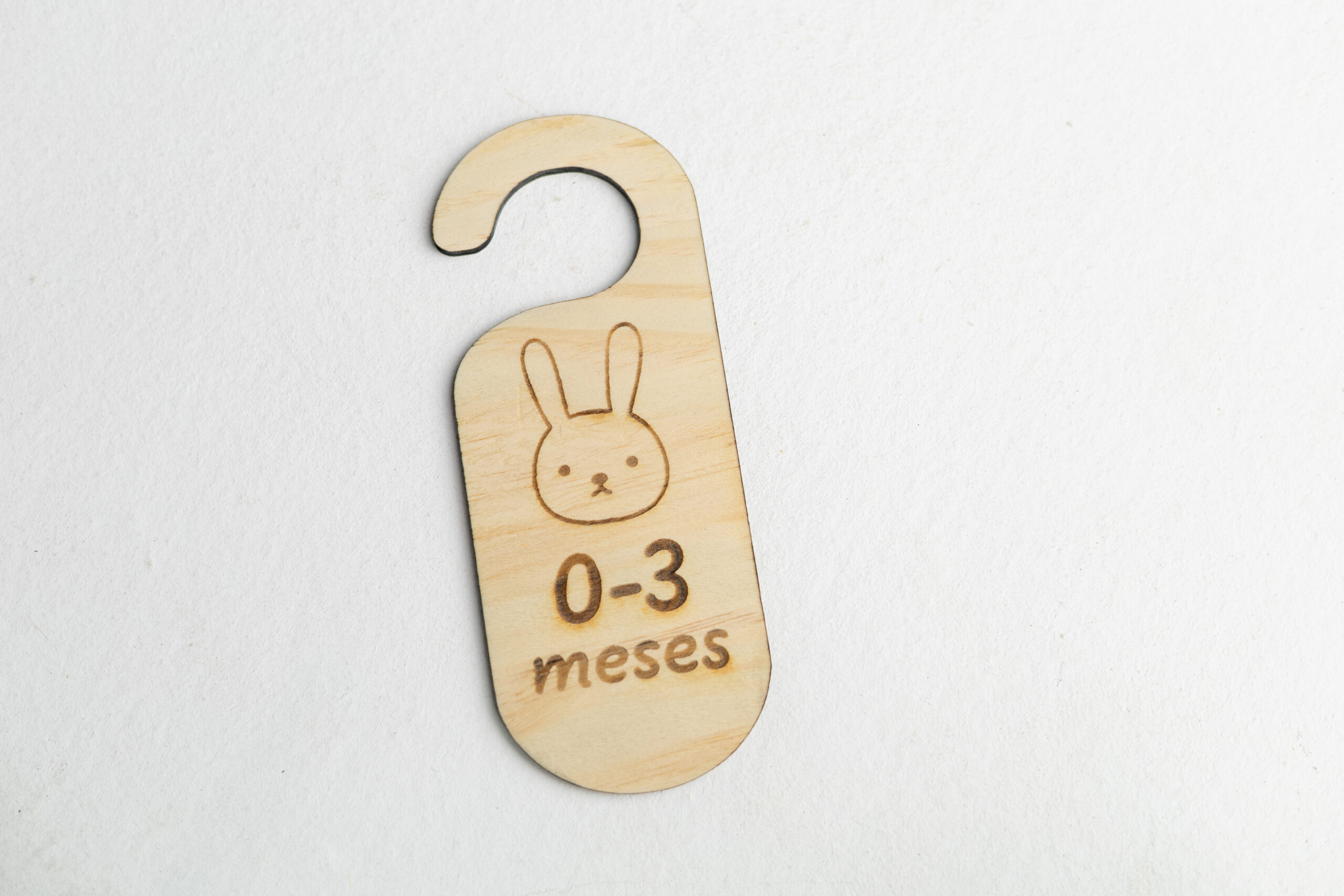 Separador de ropa de bebé de madera modelo Conejito 0-3 meses