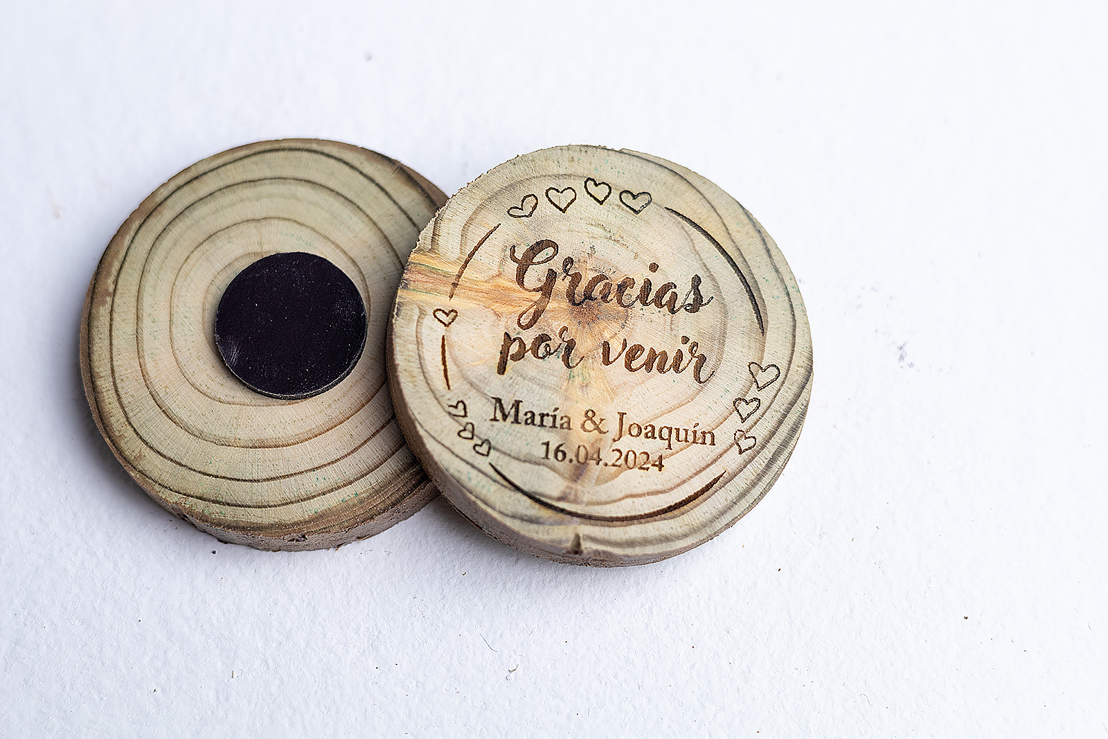 Detalles de boda rústicos de madera modelo Gracias por venir.