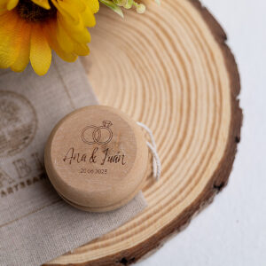 Yoyó de madera natural grabado con anillos de boda